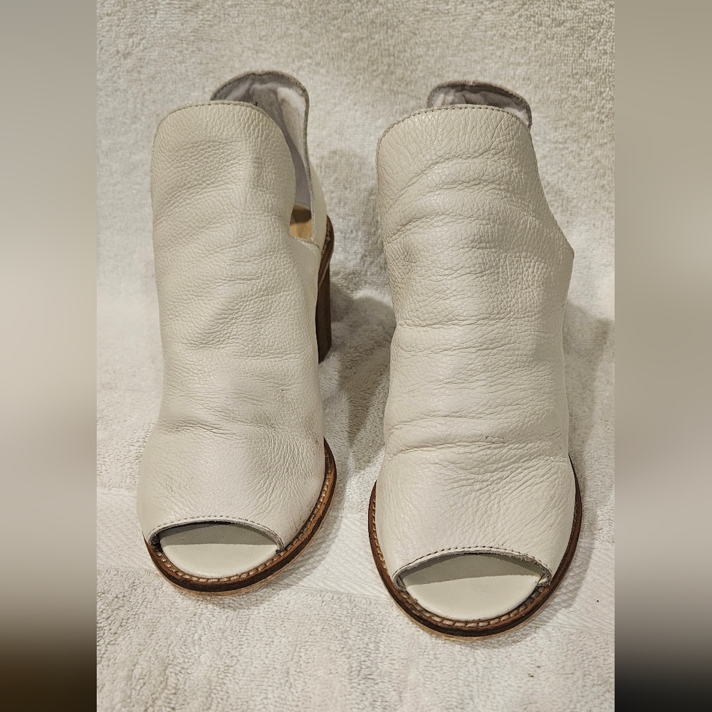 Chinese Laundry Cream Open-Toe Leather Slingback Heels